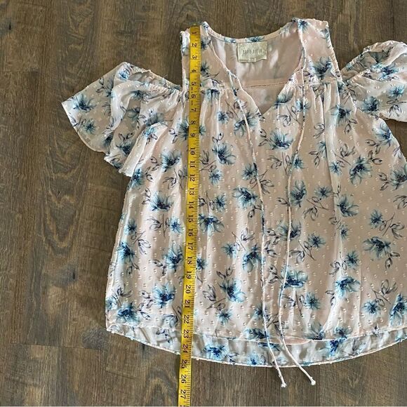 Moon River Top Cold Shoulder Pink Floral Appliqué Blouse - Picture 7 of 10